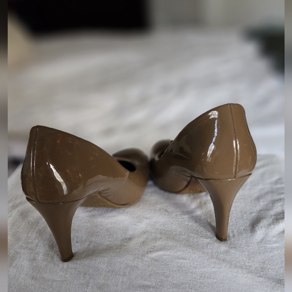 Neutral heels - Picture 3 of 5